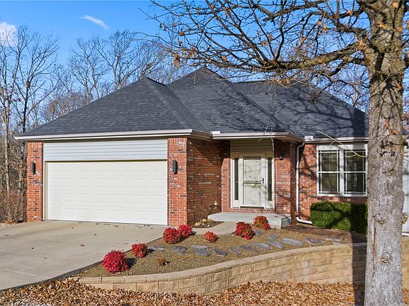 3rd image of 23 Harrington Dr