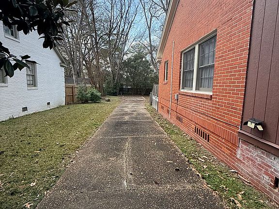 2nd image of 3364 Dartmouth Cir