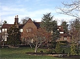 10 Takolusa Dr, Holmdel, NJ 07733