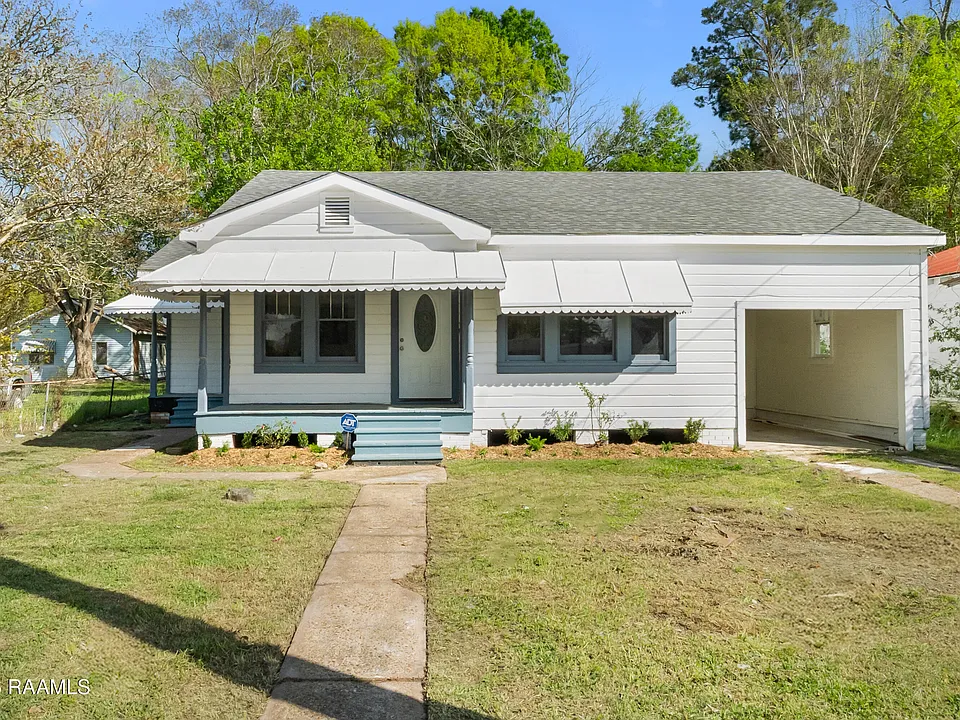 213 NE Railroad Ave
