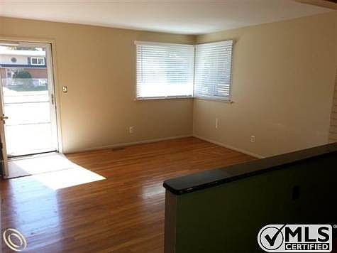 Living Room1.jpg