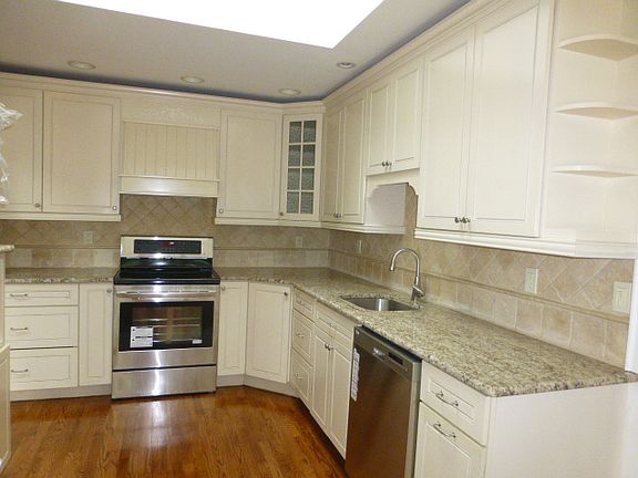2nd image of 14 Forsythe Meadow Ln