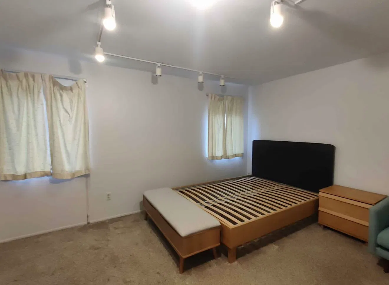 2 bed, 2.5 bath, 1280 sqft, $1,050 — Photo 1