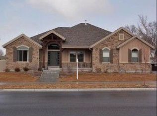 1038 W Shire Ridge Cir, South Jordan, UT 84095