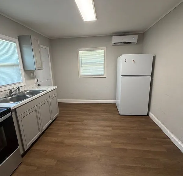 37802 Whitehouse Ave — Photo 2