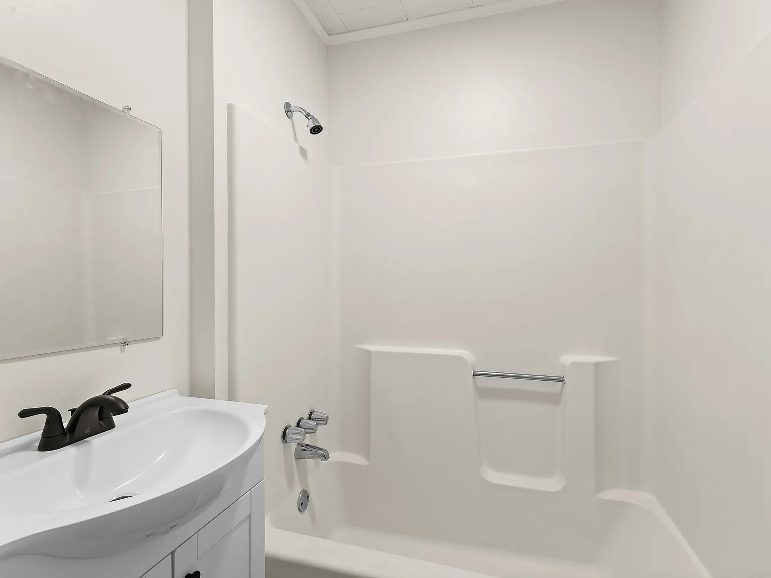 2 bed, 1000 sqft, $1,295 — Photo 3