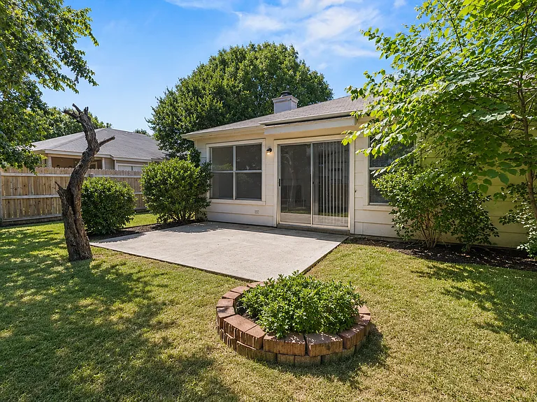 1004 Greenbend Dr — Photo 24