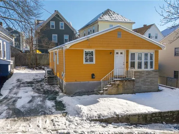 3 Lynch St, Providence, RI 02909