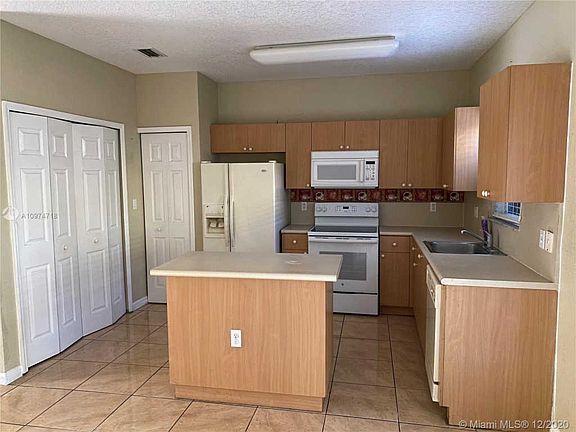 5th image of 2949 SE 15th Ter Unit 2949