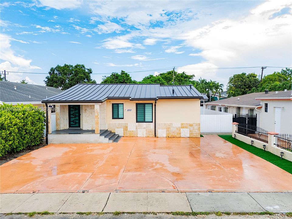 1st image of 233 W 39th Pl