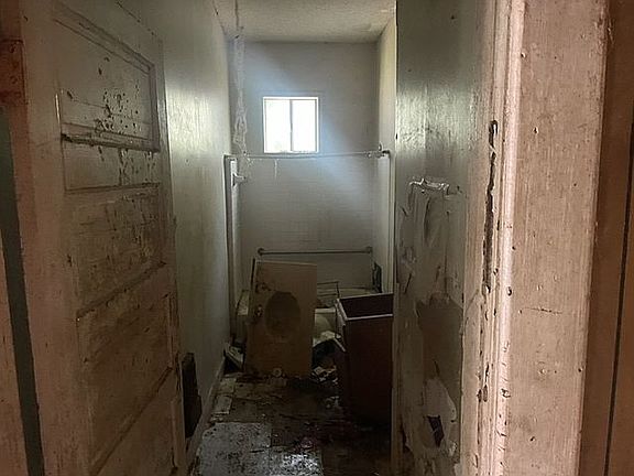 3rd image of 1035 Vollintine Ave