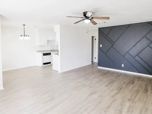 1202 Airline Dr, College Station, TX 77845