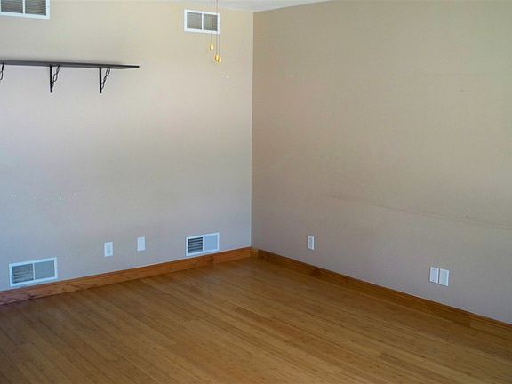 5th image of 2106 W D St