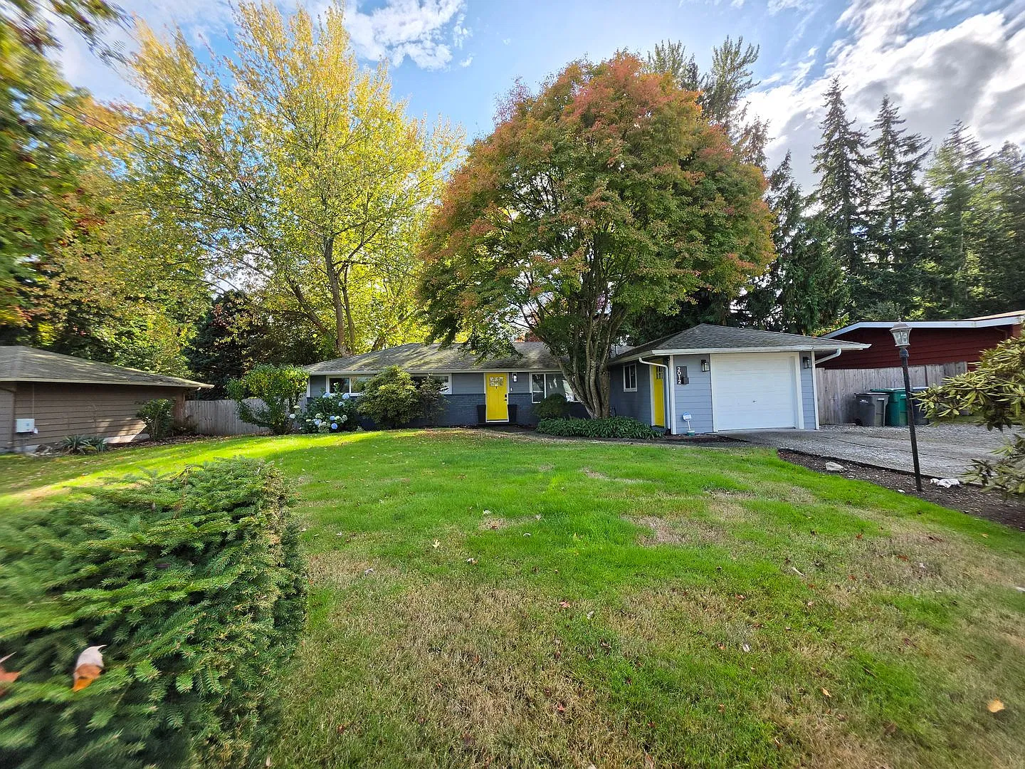Spacious Silver Lake Rambler with Bonus Room — Photo 1