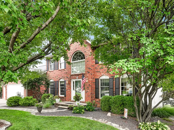 3 Red Stone Ct, Bloomington, IL 61704