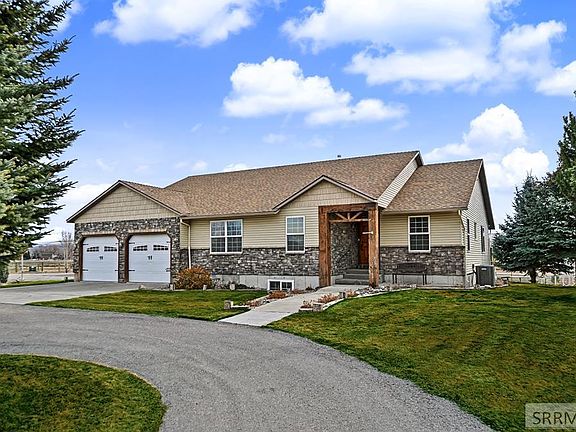 3rd image of 4548 E 250 N