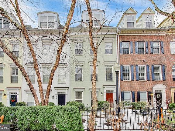 3rd image of 814 Capitol Square Pl SW