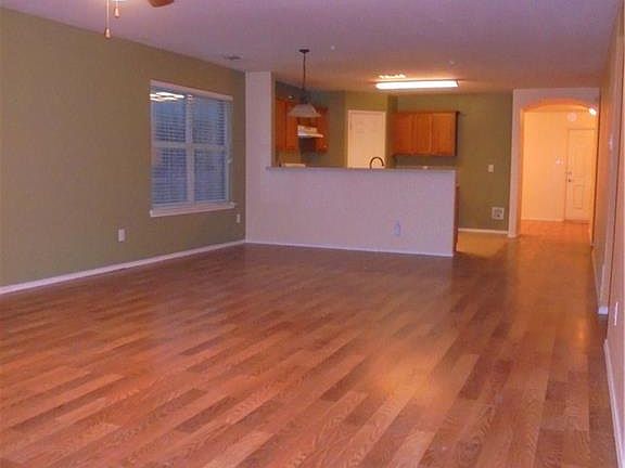 5th image of 2847 Westover Dr
