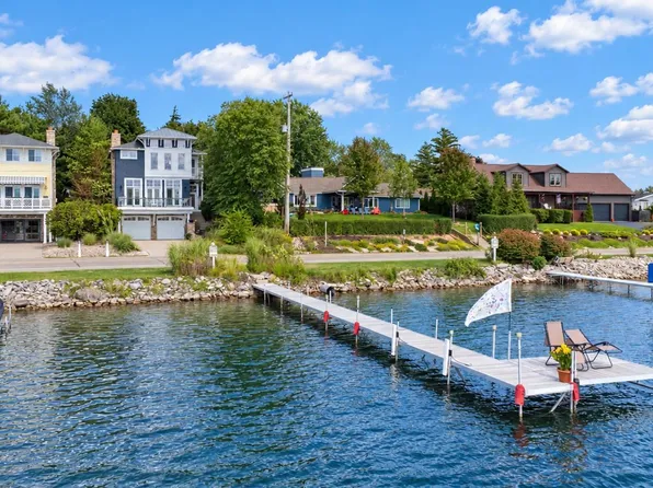 2288 N Long Lake Rd, Fenton, MI 48430