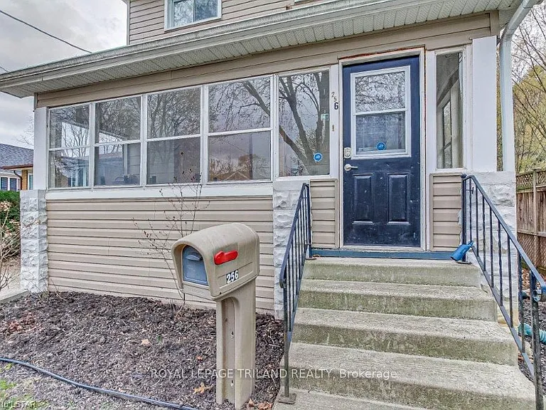 256 Edinburgh St #UPPER — Photo 3