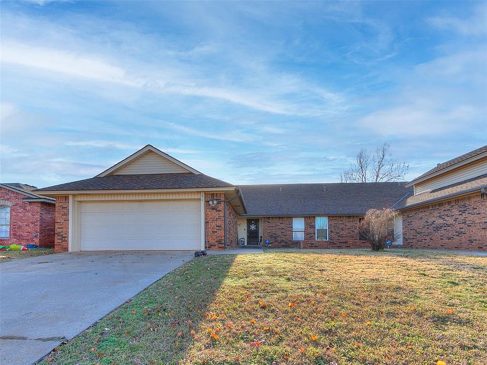 1st image of 2616 Silvertree Dr