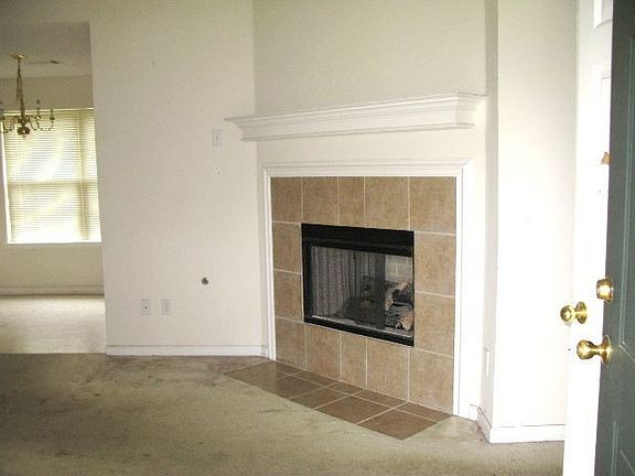 4th image of 170 Center Oak Dr