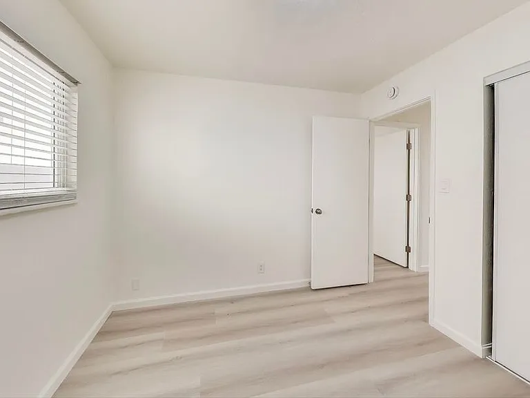 430 Vernon St #10 — Photo 10
