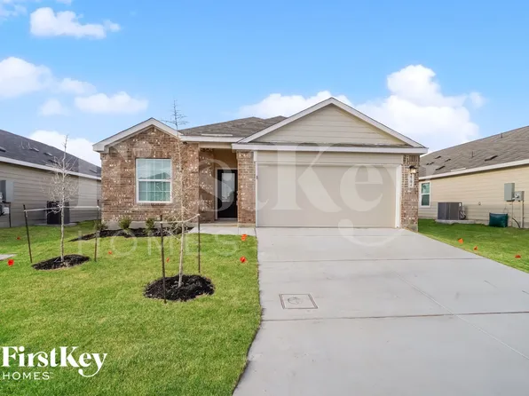 2704 La Mundial St, Seguin, TX