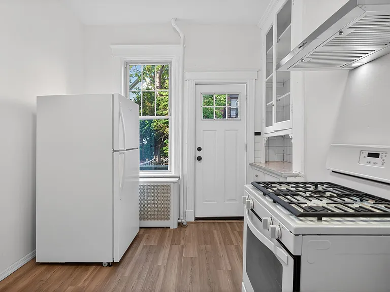 42 Duer Pl #1 — Photo 7