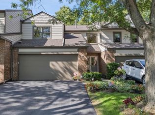 23W356 Pinehurst Ln, Naperville, IL 60540