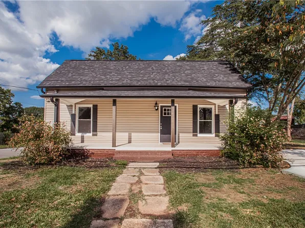 901 S 5th St, Easley, SC 29640