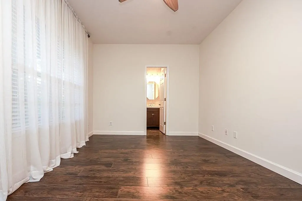 3 bed, 3.5 bath, 1702 sqft, $2,800 — Photo 4