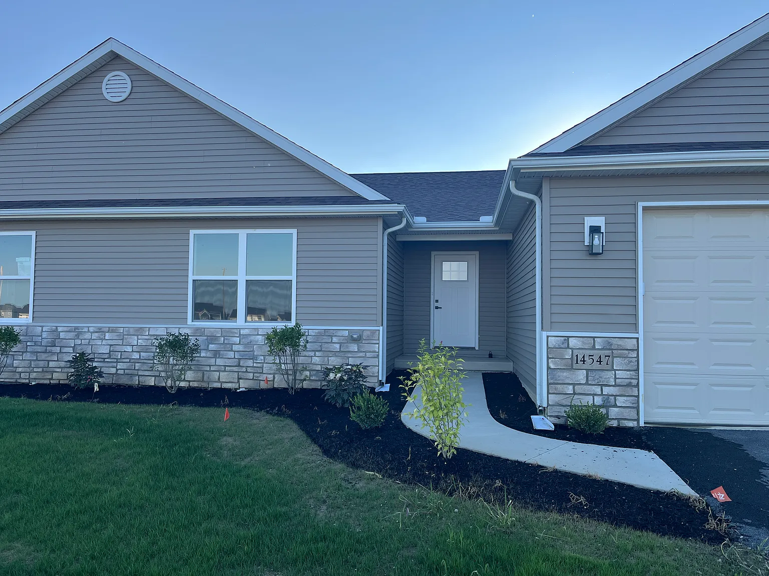 2 bed, 1615 sqft, $2,450 — Photo 2