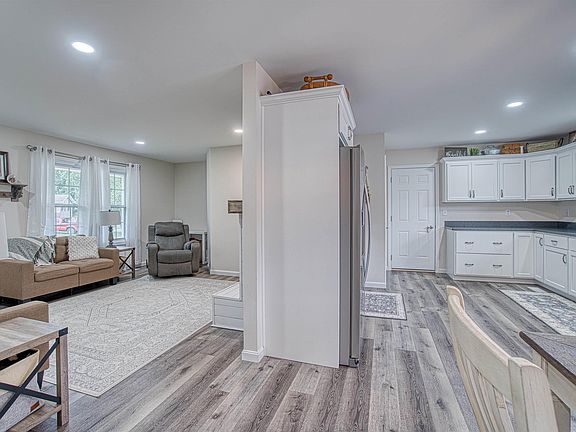 5th image of 4244 Hilldale Dr