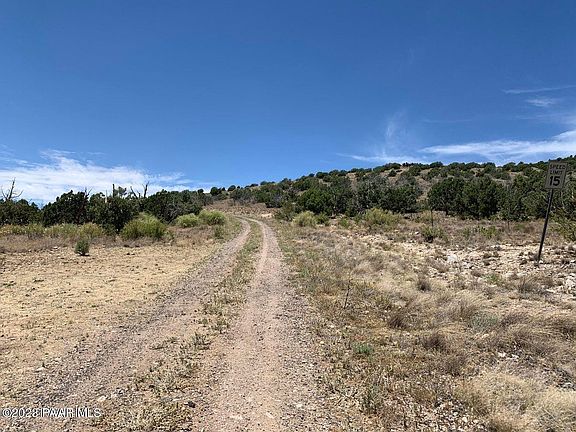 4th image of 19055 N Butte Pass Rd