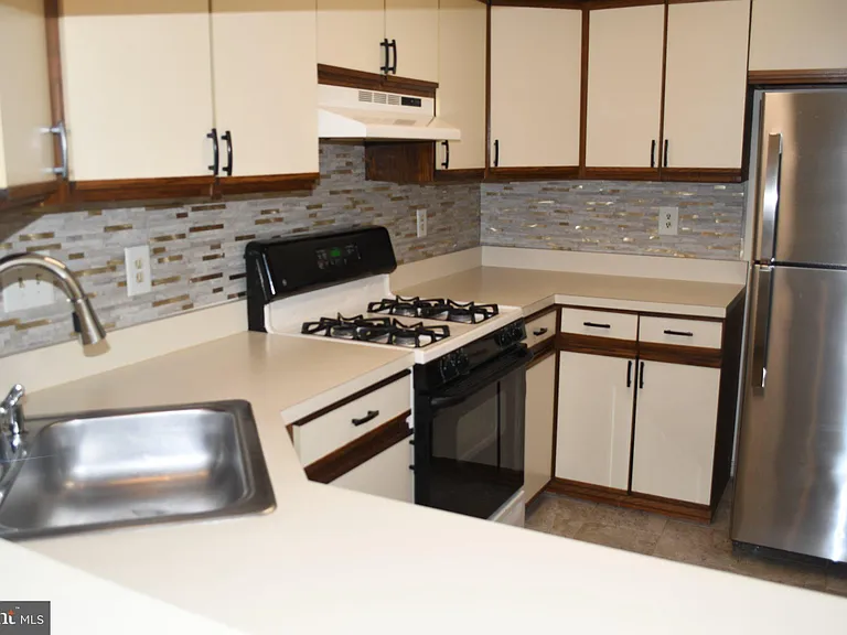 14380 Gringsby Ct — Photo 3