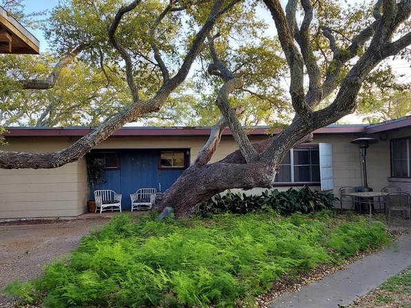 701 E King St, Rockport, TX 78382