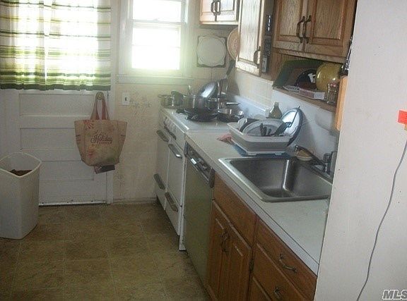 5th image of 204 Sullivan Ave