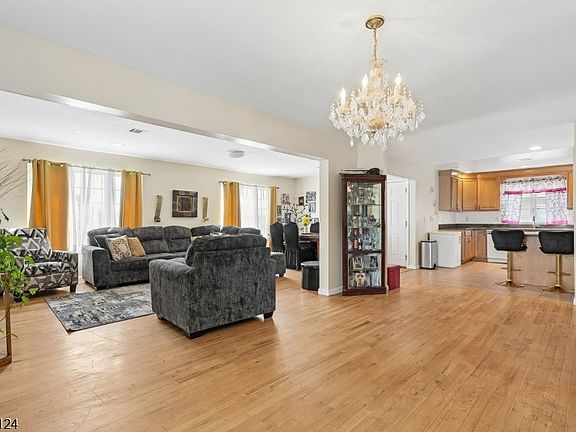 4th image of 1411 Mopsick Ave