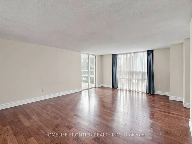 131 Beecroft Rd #203 — Photo 11