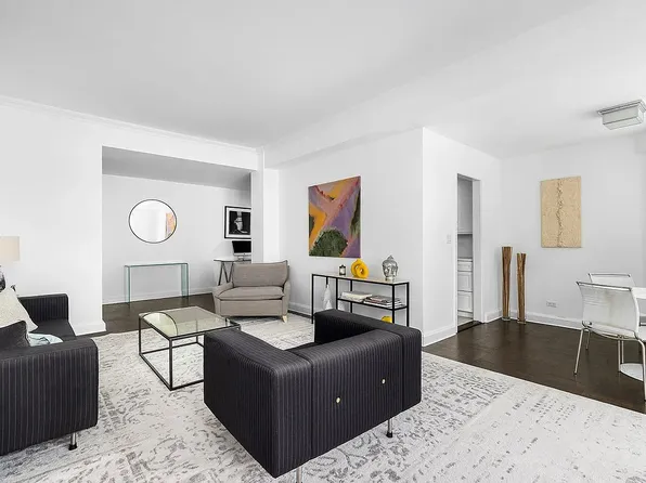 2 Fifth Avenue image 1 of 8