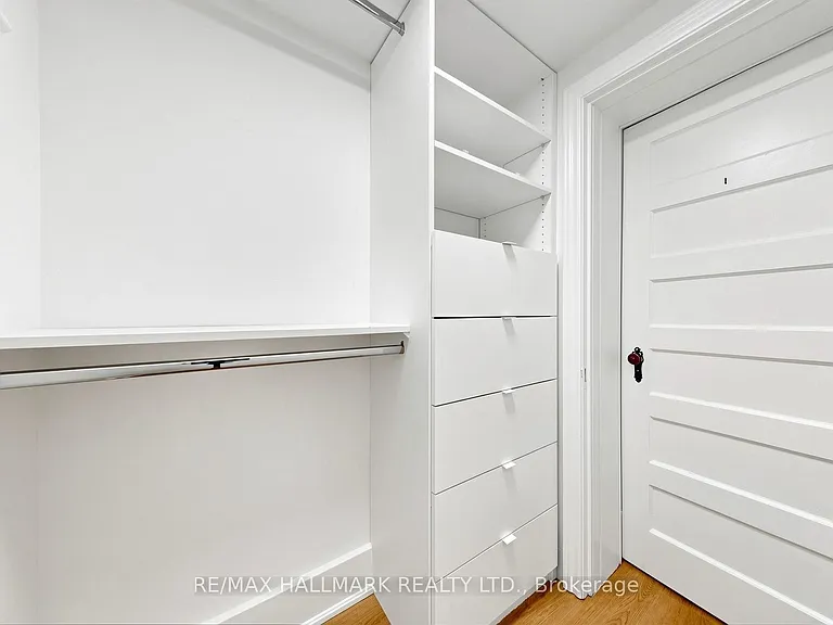 57 Humberside Ave #LOWER LEVEL — Photo 12
