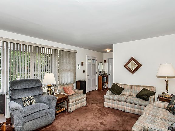 3rd image of 30 Radcliff Ave