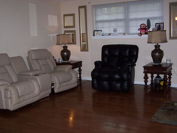 2nd image of 208 Flanders Ct APT 1