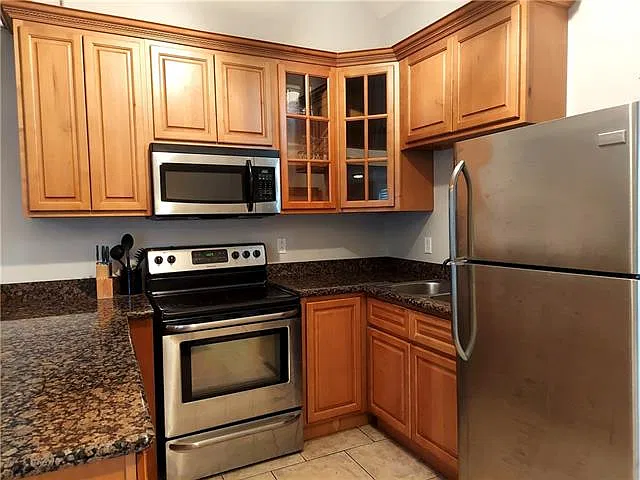 1 bed, 1.0 bath, 671 sqft, $1,200 — Photo 3
