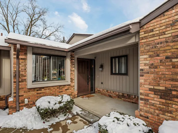 4644 Laurel Club Cir, West Bloomfield, MI 48323