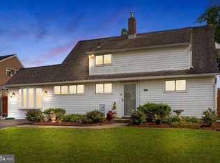 166 Idlewild Rd, Levittown, PA 19057