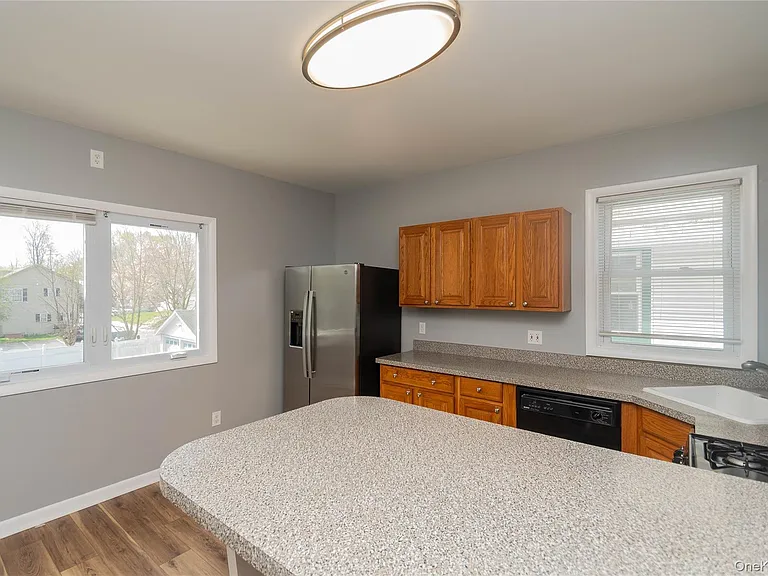 15 Taylor Ave — Photo 2