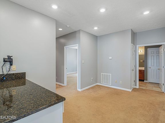 5th image of 6875 Lakeview Rd