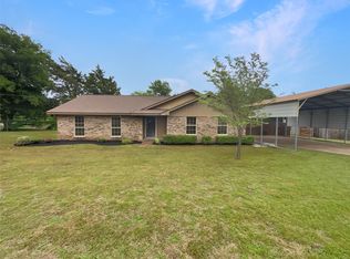 210 Mr Bob Dr, Midlothian, TX 76065